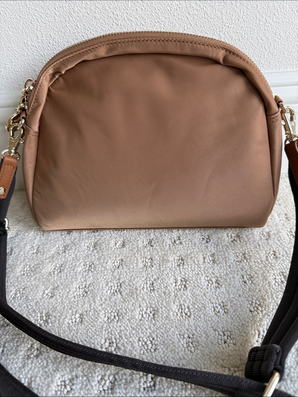 Lo & Sons Tan Nouvelle Crossbody Bag with Dark Brown Strap - Picture 5 of 10